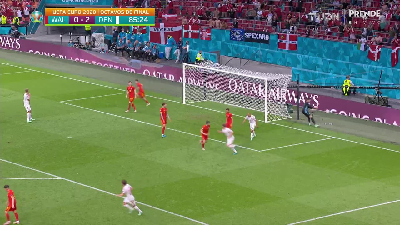 ¡CERCA! Martin Braithwaite disparó que se estrella en el poste.