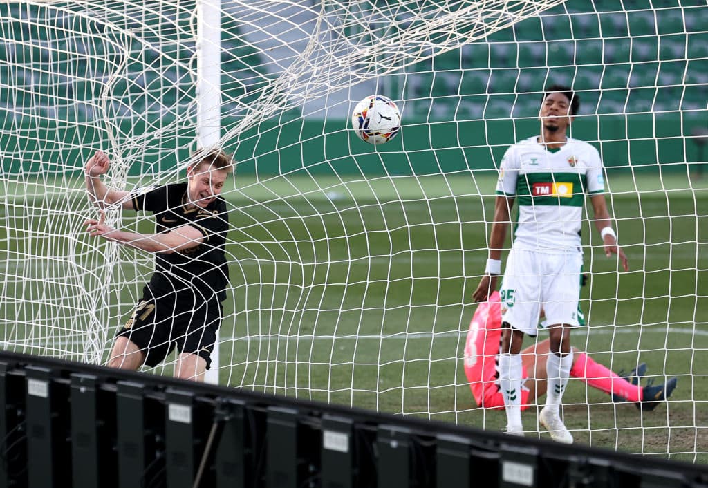 Barcelona derrota 2-0 al Elche en la Jornada 20 de la Liga. Frenkie de Jong anotó gol al minuto 39 y Riqui Puig hizo su primer gol oficial casi al finalizar el partido.