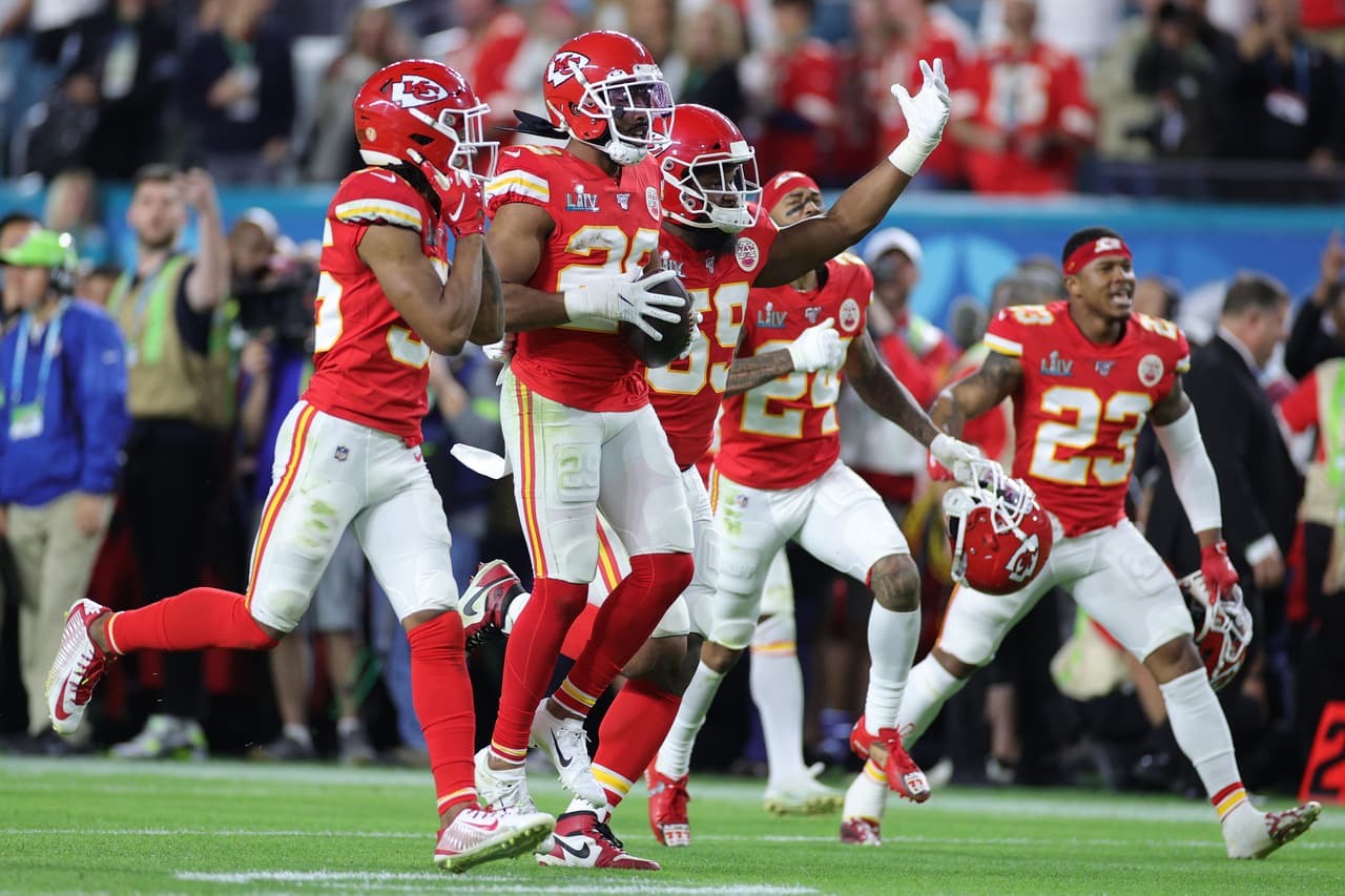 Así se presentó el festejo de los Chiefs desde los minutos finales del partido, hasta el clásico baño al head coach, Andy Reid y también la celebración con el Vince Lobardi.