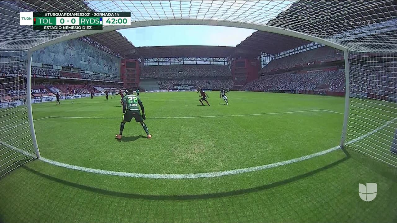 ¡TIRO ATAJADO! disparo por Rogelio Funes Mori.