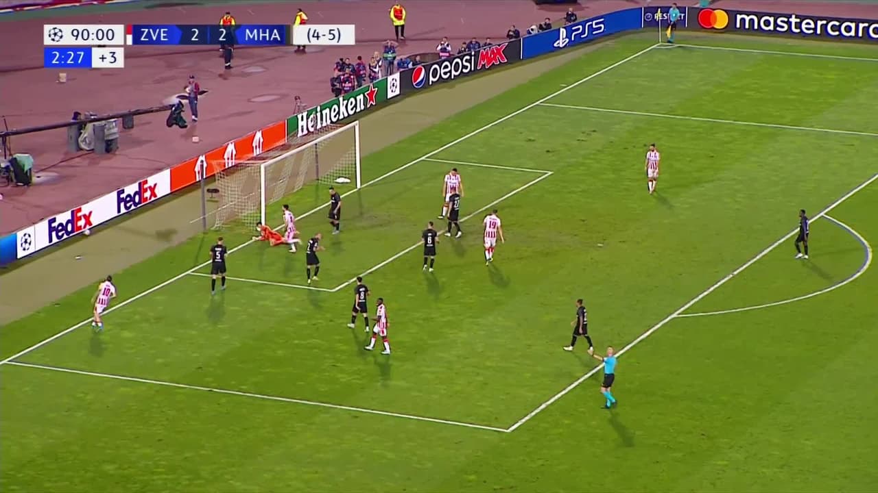 ¡TIRO ATAJADO! disparo por Aleksandar Katai.