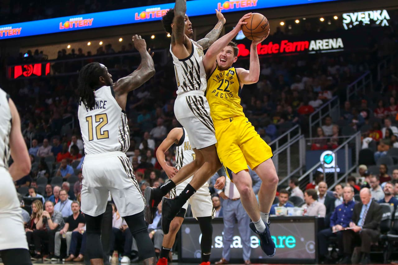Pacers 135-134 Hawks: T.J. Leaf se destacó en el Philips Arena para el equipo de Indiana con un doble-doble de 10 rebotes y 28 puntos. El quinteto visitante se quedó con el quinto lugar del Este con 48 triunfos.