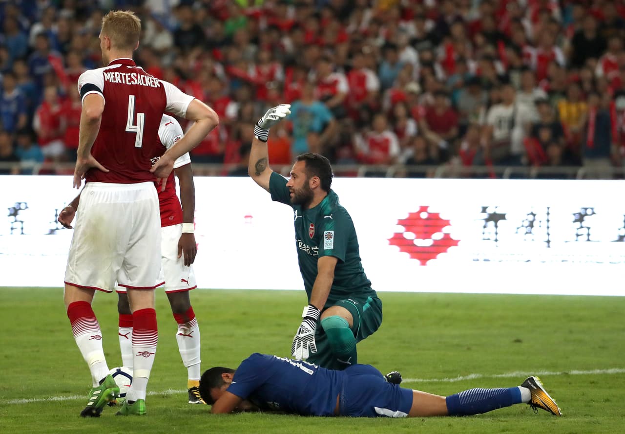 El jugador español será tratado por los servicios médicos del club en Londres, tras sufrir el pasado sábado una conmoción cerebral en el partido amistoso ante al Arsenal en Pekín.