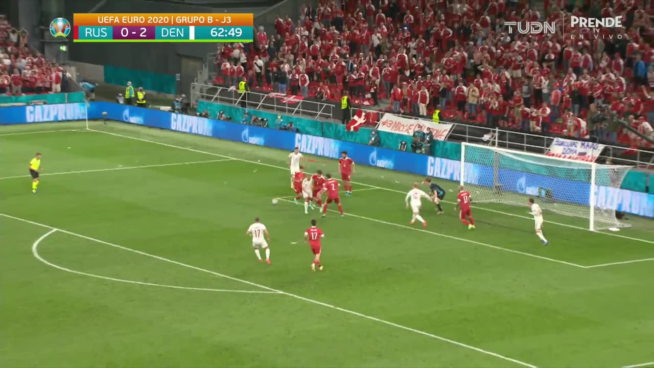 ¡TIRO ATAJADO! disparo por Joakim Maehle.