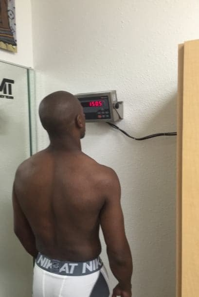 Floyd Mayweather Jr. superó prepesaje reglamentario del CMB (Foto: CMB).