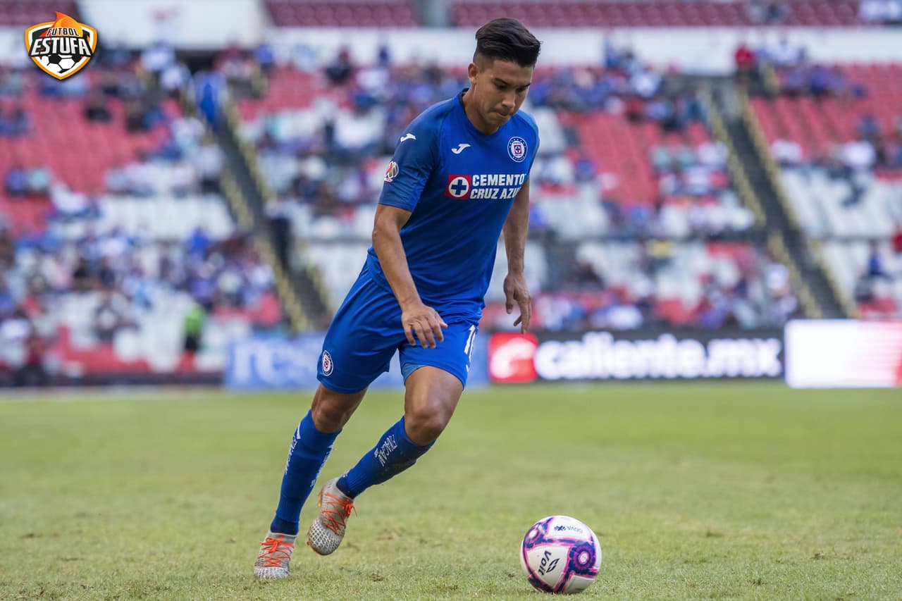 Pol Fernández con pie y medio fuera de Cruz Azul