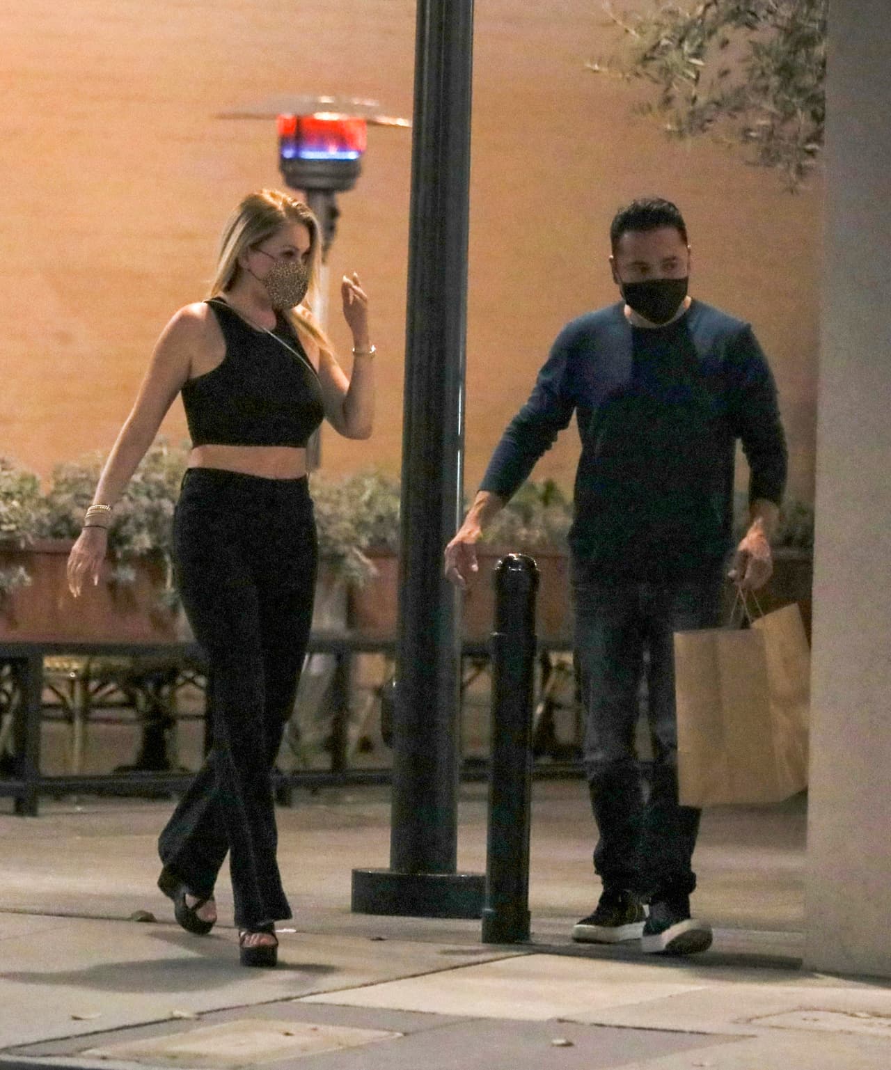 En palabras de 
<a href="https://people.com/celebrity/de-la-hoya-palimony-suit/" target="_blank">People</a>: la actriz alegó que el boxeador la usó a ella y a su hija para promover su imagen como hombre de familia.