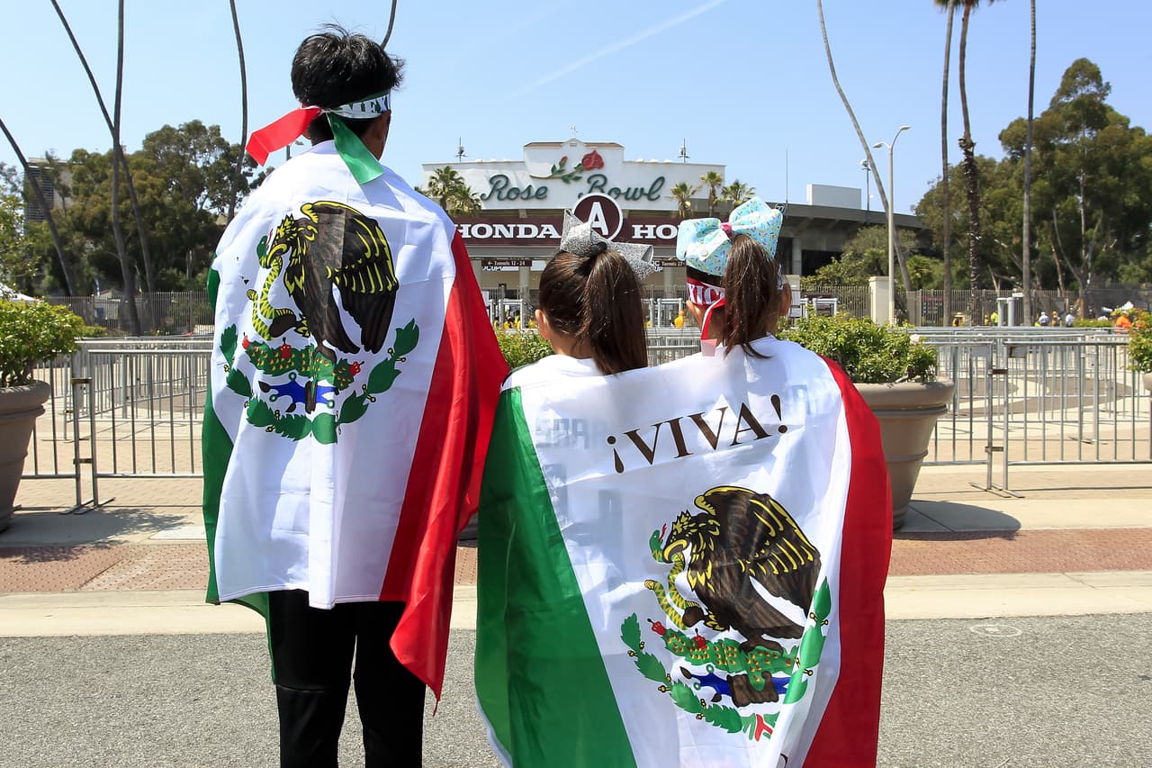 Los fanáticos mexicanos en gran número se preparan para el primer juego del Tri en la Copa Oro 2019 contra Cuba en el Rose Bowl.