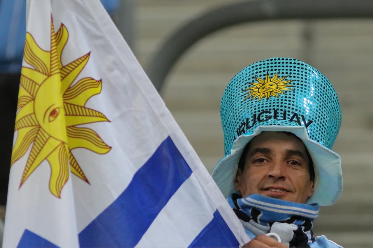 Un increíble colorido y ambiente fueron capaz de genera las aficiones de Uruguay y Japón previo a su encuentro por el Grupo C de la Copa América Brasil 2019. Los seguidores celestes le pusieron ese toque especial, y los nipones no se diga, con sus peculiaridades ambas hinchadas generaron buenas sensaciones en la previa.