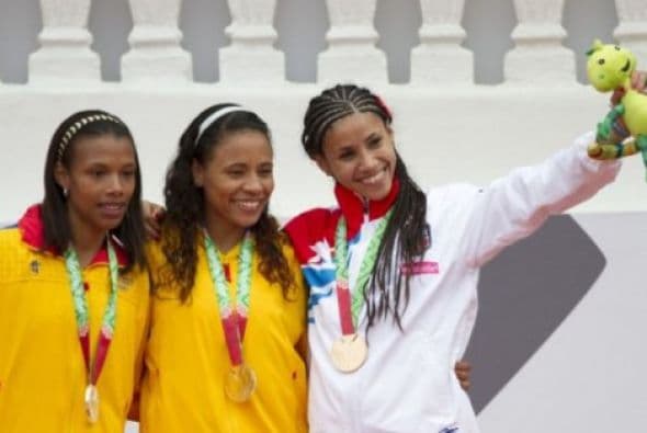 Las colombianas Ángela María Figueroa y Muriel Coneo se hicieron de las medallas de oro y plata en los 3000 metros con obstáculos de los Juegos Centroamericanos y del Caribe Veracruz 2014. (Foto: veracruz2014.mx).