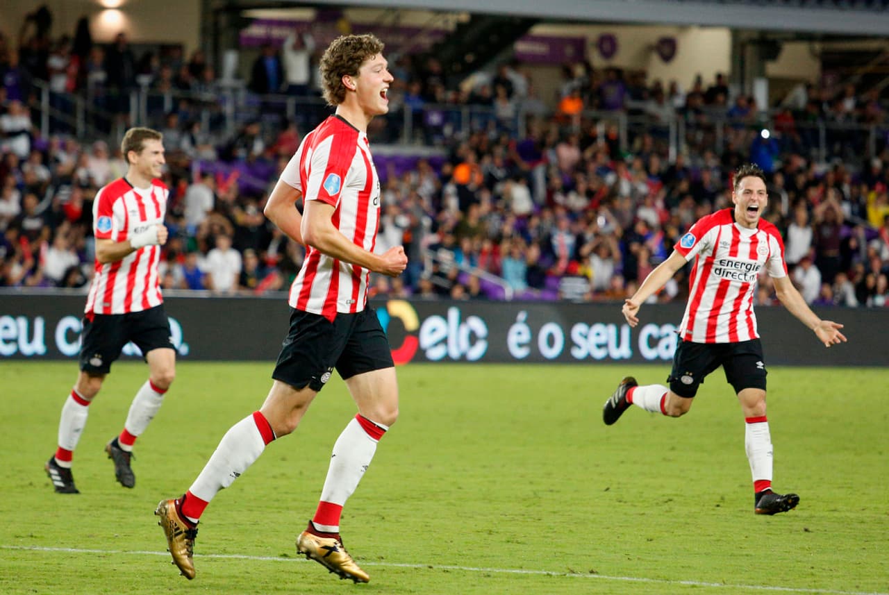 Los granjeros siguen fimes en lo alto de la Eredivisie.