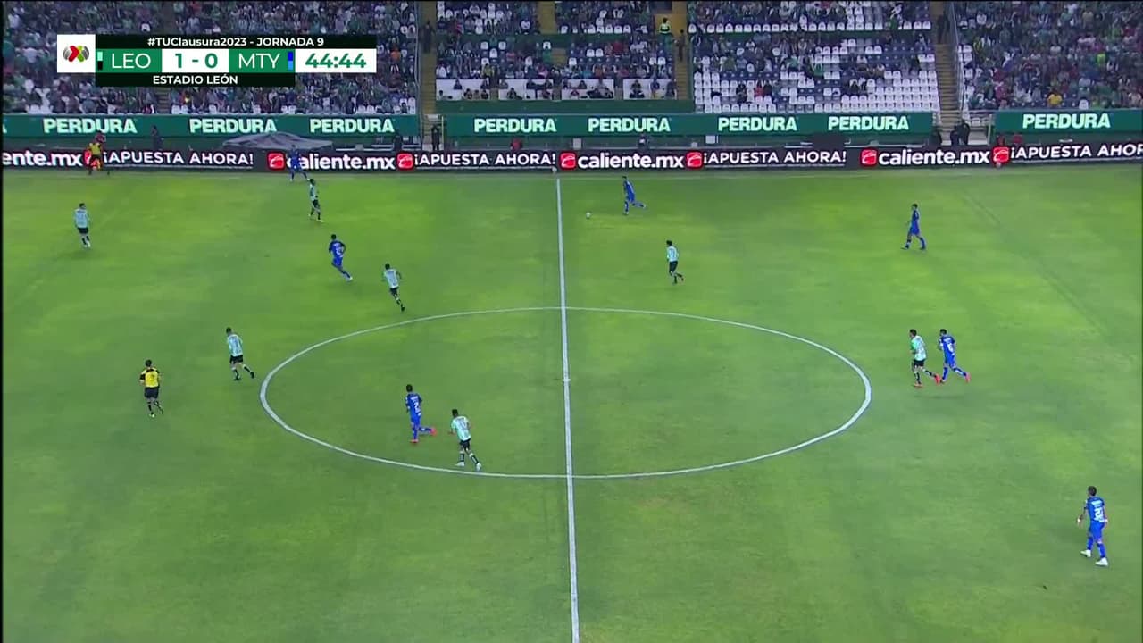 ¡TIRO ATAJADO! disparo por Ángel Mena.