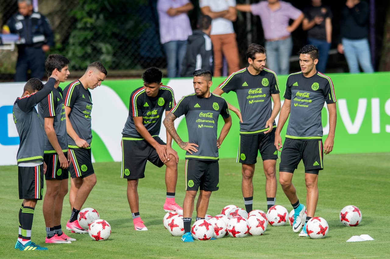 En la noche del lunes se unieron Javier 
<i>Chicharito</i> Hernández, Héctor Moreno, Giovani Dos Santos, Jonathan Dos Santos, Andrés Guardado, Hirving 
<i>Chuky</i> Lozano y el 
<i>Memo </i>Ochoa.