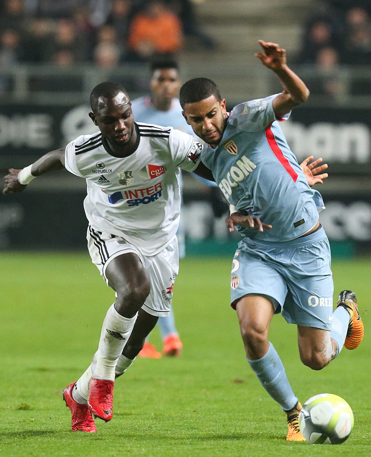 La situación se tornaba complicada para el Mónaco en este partido, ya que no encontraba los espacios para marcar.