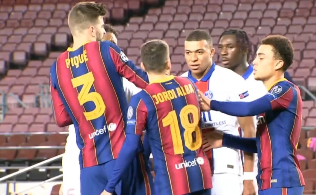 Mbappé arremte contra Jordi Alba