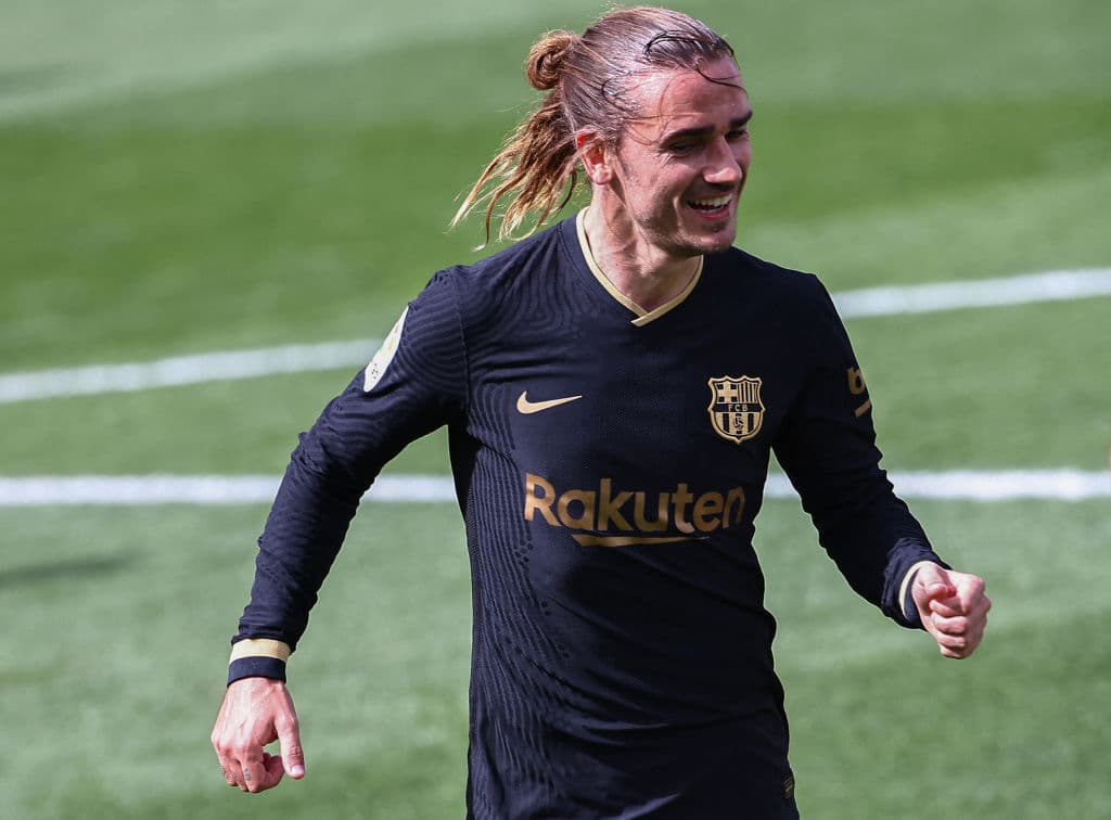 Barcelona se impone al Villarreal con marcador de 2-1 en La Liga. Los culés, como visita, se llevaron la tarde gracias al doblete de Antoine Griezmann y son segundo lugar en la tabla. Villarreal se quedó con 10 hombres en la cancha.