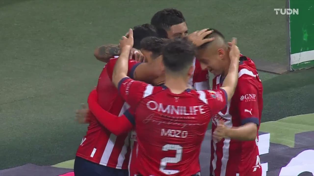 ¡Oso de Gutiérrez! Alexis anota el 2-0 para las Chivas