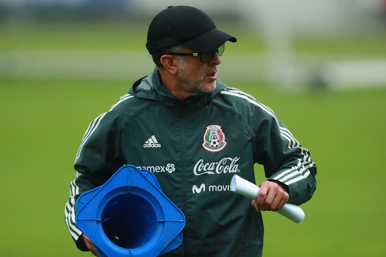 Así mismo, otro periodista lo describió como
<b>"un entrenador completamente loco".</b>