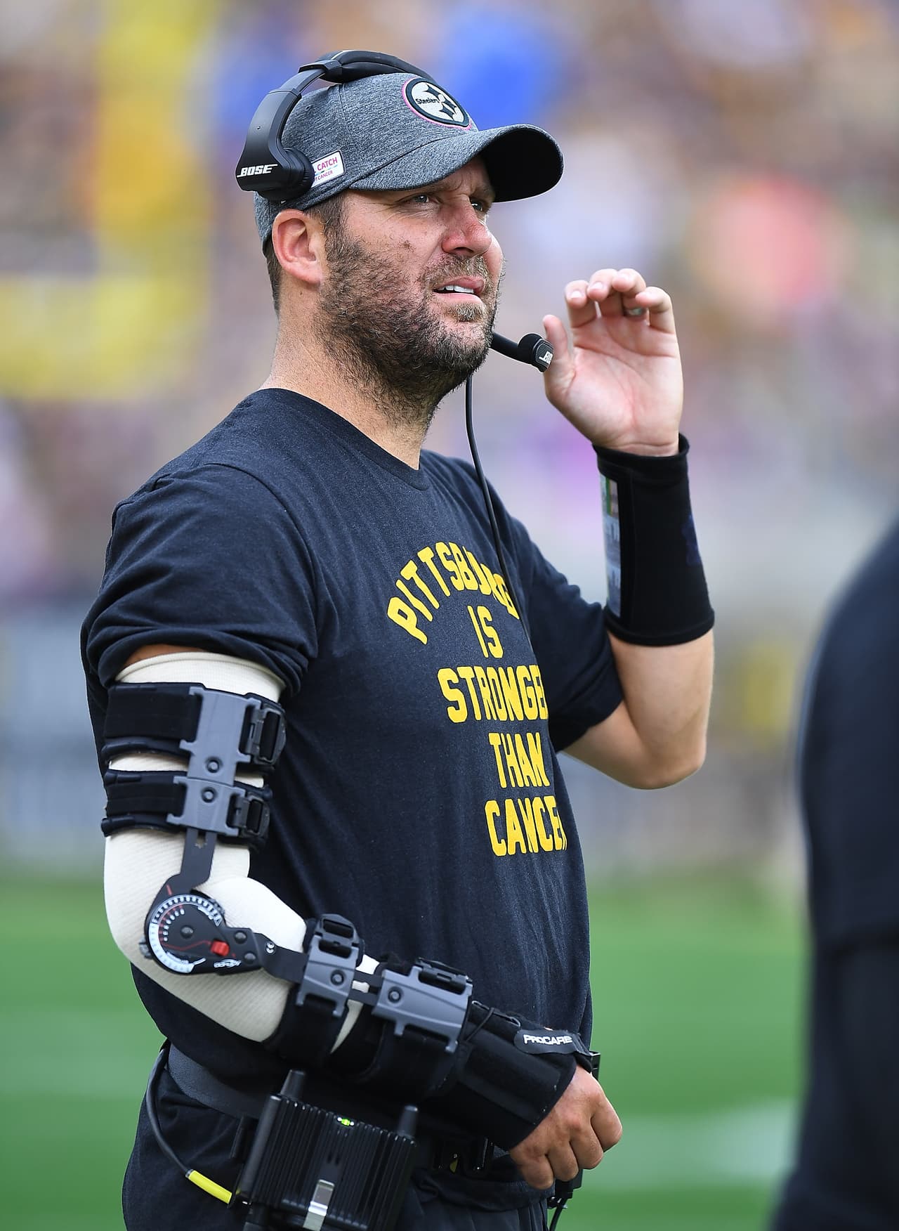 Un día más tarde, Ben fue declarado fuera por el resto de la temporada debido a una lesión en el codo.