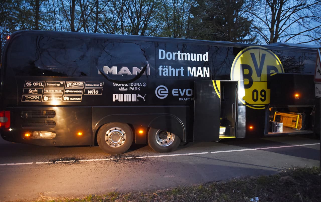 Tras sopesar la situación, el Borussia Dortmund, la Policía local y la UEFA decidieron que el partido se jugaría el miércoles 12 de abril en horas de la tarde. Todos los aficionados con boletos para el horario normal podrán entrar.