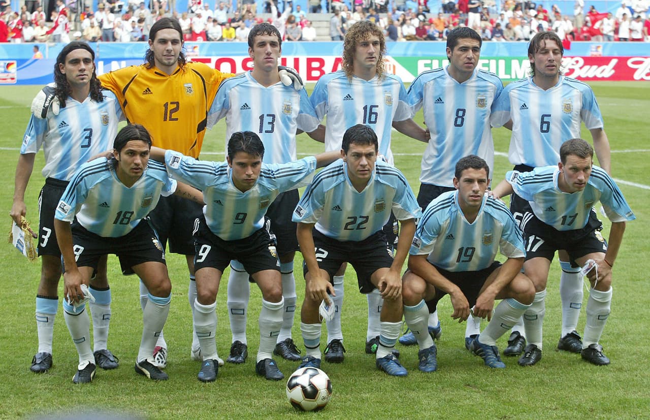 Como Brasil llegaba doblemente campeón (del mundo y de América), Argentina también participó gracias a su subcampeonato en la Copa América Perú 2004.