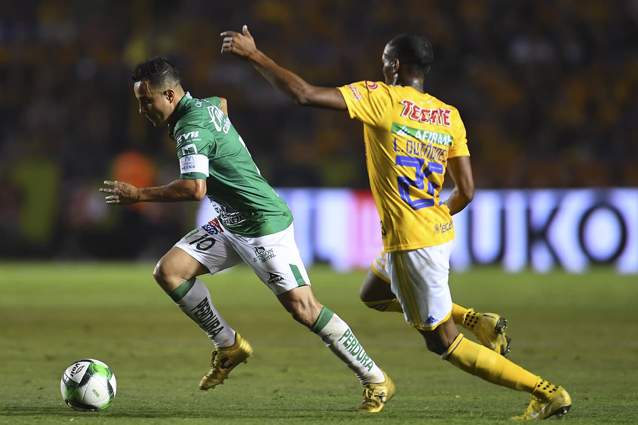 Una manera de aportar para Montes en este partido fue conectar el mediocampo con el ataque para abastecer a sus compañeros en el área de balones.