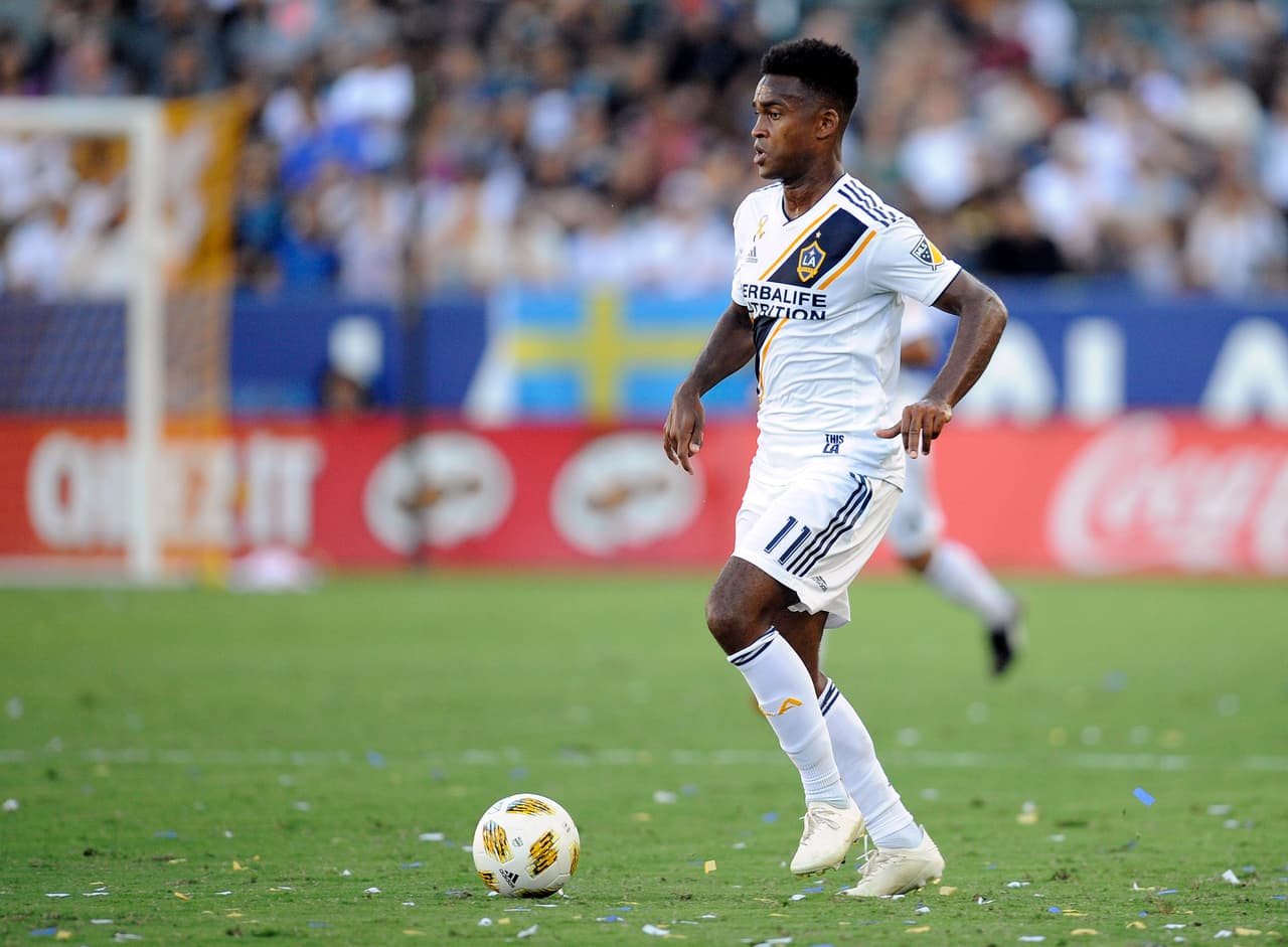 LA Galaxy cree en milagros, y en goleadores como Ola Kamara. El delantero noruego marcó uno de los tantos con los que el club californiano derrotó a Seattle Sounders por 3-0 para mantener opciones de estar en la postemporada. (USA Today Images)