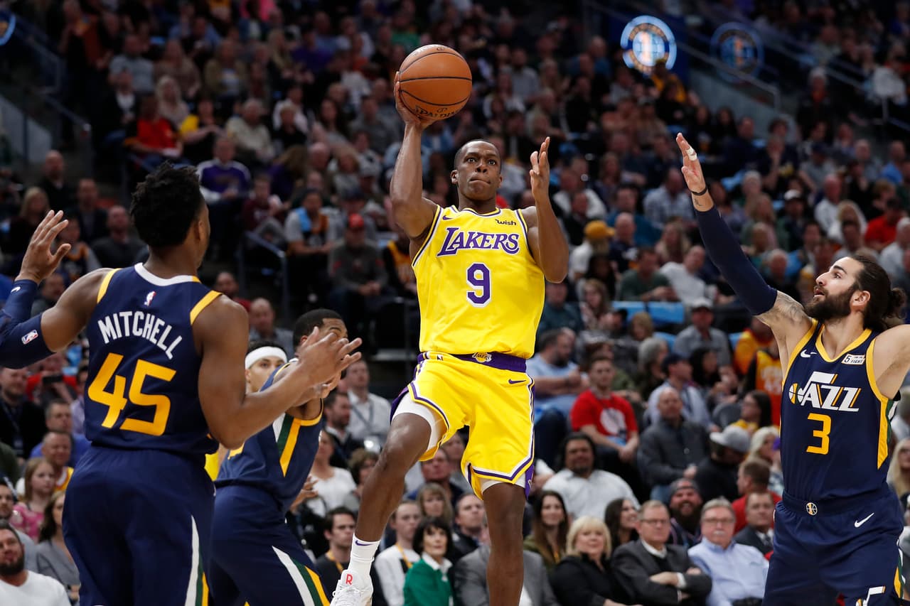 <b>LA LAKERS 100-115 UTAH</b>. La pelea por los puestos de Playoffs en el Oeste es cruenta y por eso el Jazz (45-30) no desaprovecha los partidos con los equipos eliminados como los Lakers (33-42) para abonar a la causa.