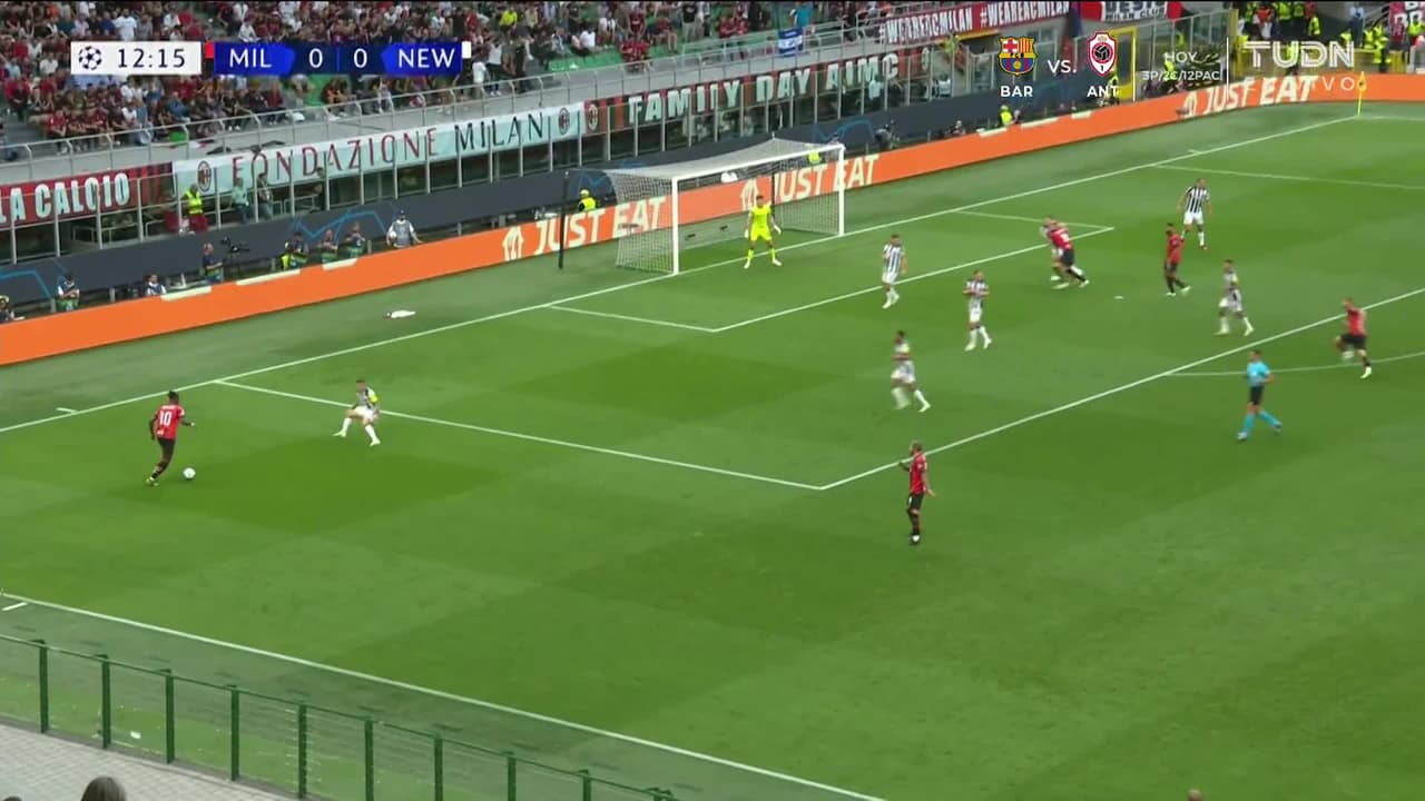 ¡TIRO ATAJADO! disparo por Tommaso Pobega.