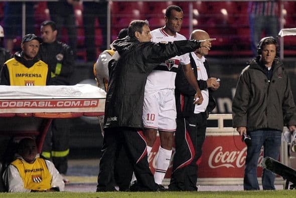 A sus 38 años Rivaldo volvió a Brasil, y su estancia en su país en la recta final de su carrera solo se vió interrumpida por un breve paso por Angola. Su carrera culminó con el Mogi Mirim del futbol brasileño.