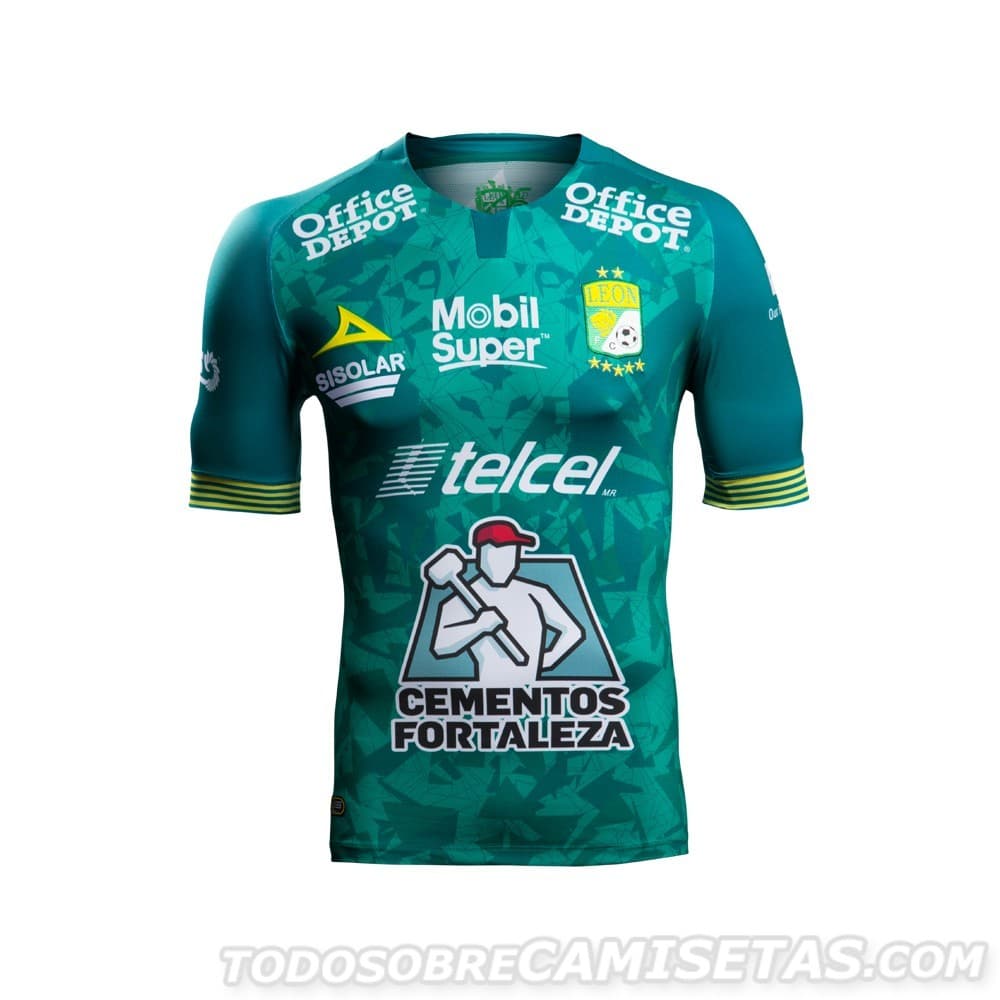 La Fiera anunció sus nuevos jerseys con los que afrontará la nueva temporada del fútbol mexicano. La playera principal cuenta con un diseño de león en el pecho y la alternativa con detalles amarillos y blancos. El Club León vestirá de gala en cada jornada.