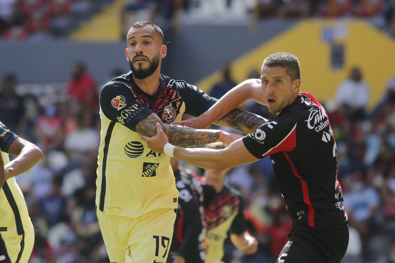Con gol de Sebastián Córdova las Águilas del América se impusieron al Atlas que no supo aprovechar tener un hombre más en el segundo tiempo.