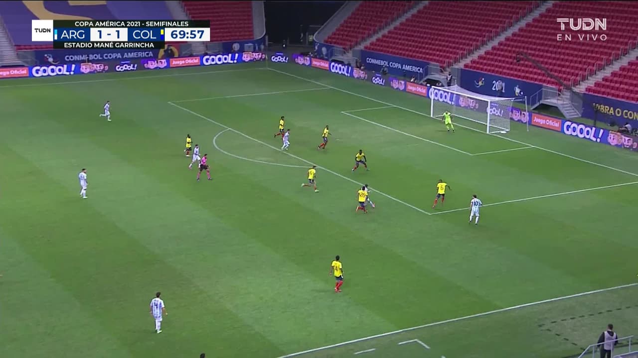 ¡TIRO ATAJADO! disparo por Ángel Di María.