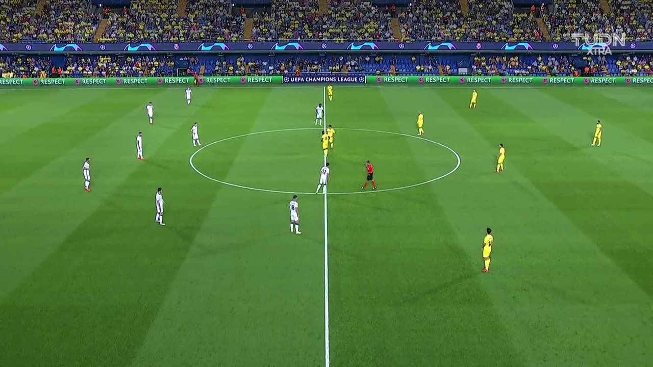 Arranca el partido y la pelota está en juego.