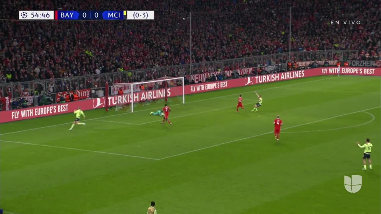 ¡TIRO ATAJADO! disparo por Erling Haaland.