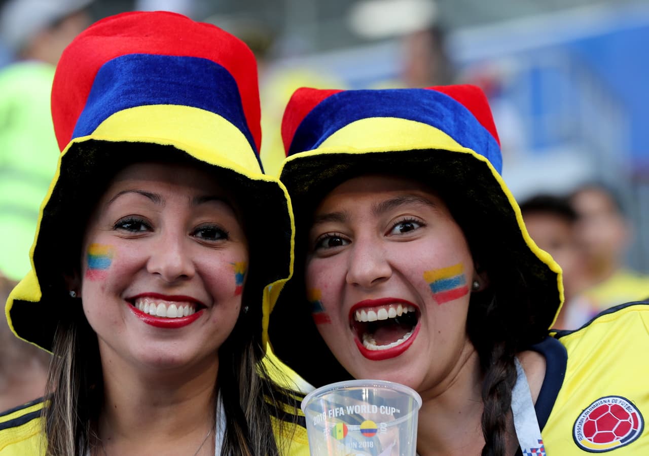 Samara (Russian Federation), 28/06/2018.- Supporters of Colombia arrive for the FIFA World Cup 2018 group H preliminary round soccer match between Senegal and Colombia in Samara, Russia, 28 June 2018. (RESTRICTIONS APPLY: Editorial Use Only, not used in association with any commercial entity - Images must not be used in any form of alert service or push service of any kind including via mobile alert services, downloads to mobile devices or MMS messaging - Images must appear as still images and must not emulate match action video footage - No alteration is made to, and no text or image is superimposed over, any published image which: (a) intentionally obscures or removes a sponsor identification image; or (b) adds or overlays the commercial identification of any third party which is not officially associated with the FIFA World Cup) (Mundial de Fútbol, Rusia) EFE/EPA/TATYANA ZENKOVICH EDITORIAL USE ONLY