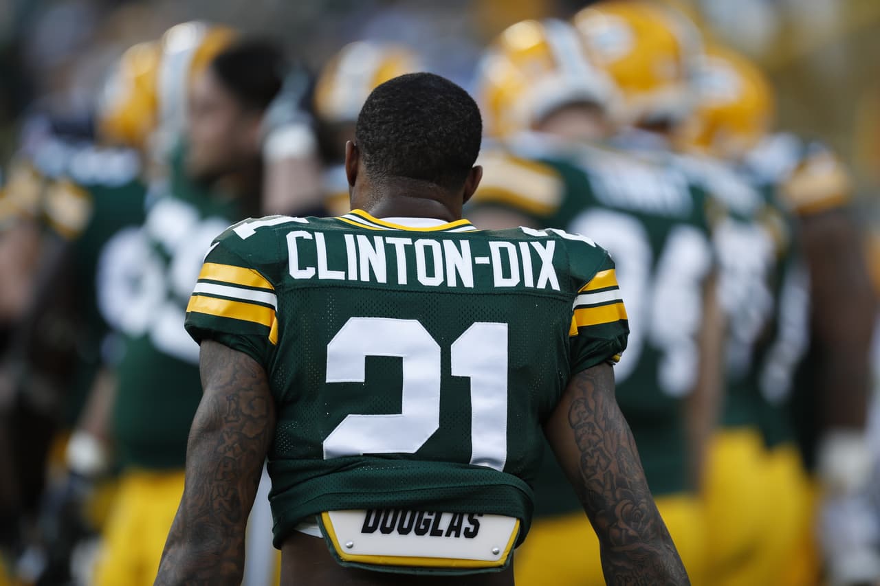 <b>Ha'Sean Treshon Clinton-Dix (Conocido como "HaHa Clinton-Dix)</b>
<br>- Fue apodado "HaHa" porque cuando era bebé su abuela en lugar de mencionar "Ha'Sean" a menudo se pronunciaba "Shaun". 
<br>- Clinton-Dix prefierió ir por "HaHa" y ha declarado que tanto él como sus entrenadores aman el apodo. 
<br>- En una entrevista, explicó que el verdadero apodo es en realidad "HaHa" (sin espacio, dos mayúsculas).