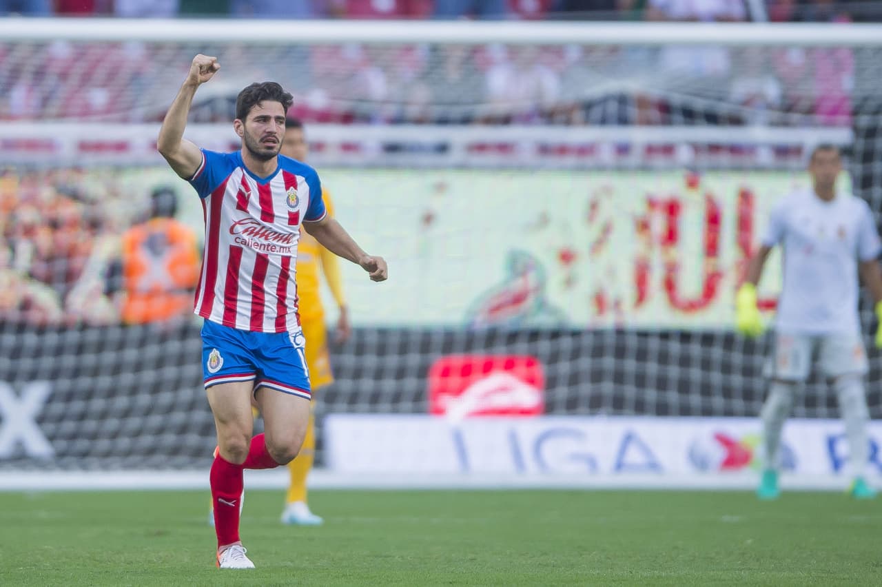 Antonio 'Pollo' Briseñ, n el duelo ante Tigres