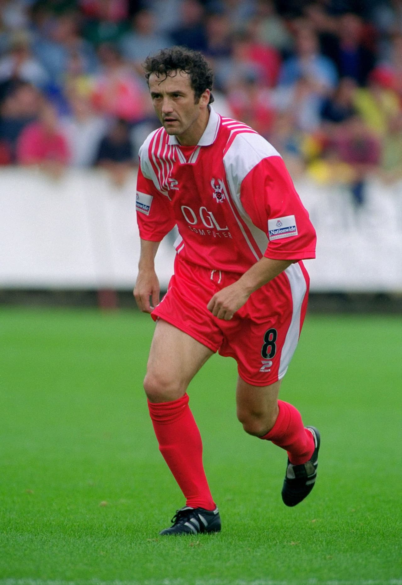 Barry Horne estudiaba Química en la Universidad de Liverpool mientras defendía la camiseta del Everton, Birmingham, Southmapton, entre otros equipos. Al finalizar su carrera como futbolista, se dedicó a la educación.