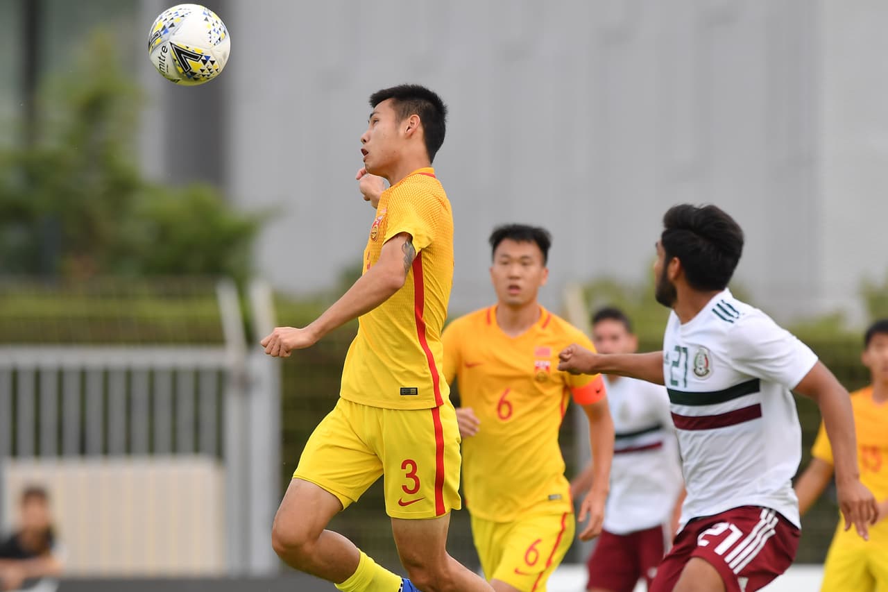 China buscó las opciones de gol mediante el juego aéreo, que históricamente no ha sido su fuerte.