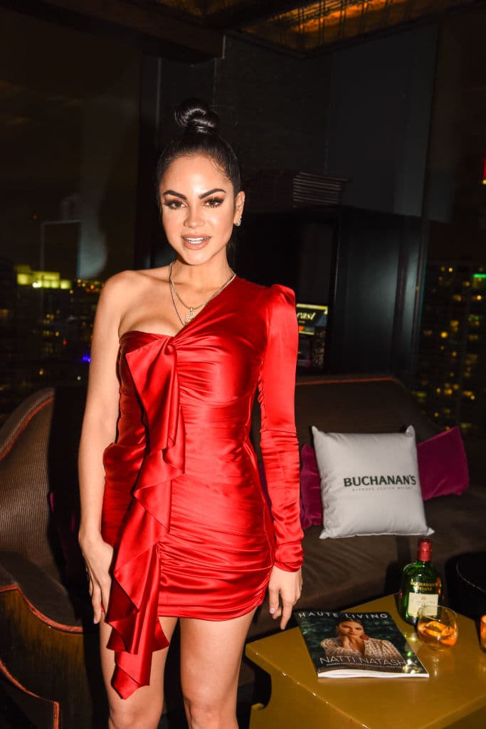 A lo largo de su carrera, la cantante ha compartido con varios artistas que también incluyen a Pitbull y Daddy Yankee (“No lo trates”) y Bad Bunny (“Amantes de una noche”).