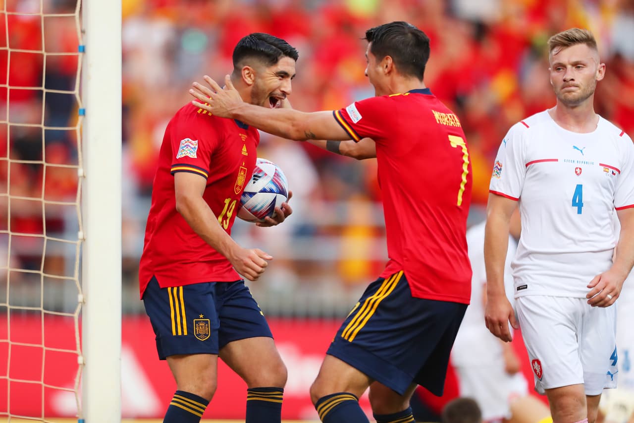 España se impuso sobre República Checa gracias a los goles de Carlos Soler y Pablo Sarabia.