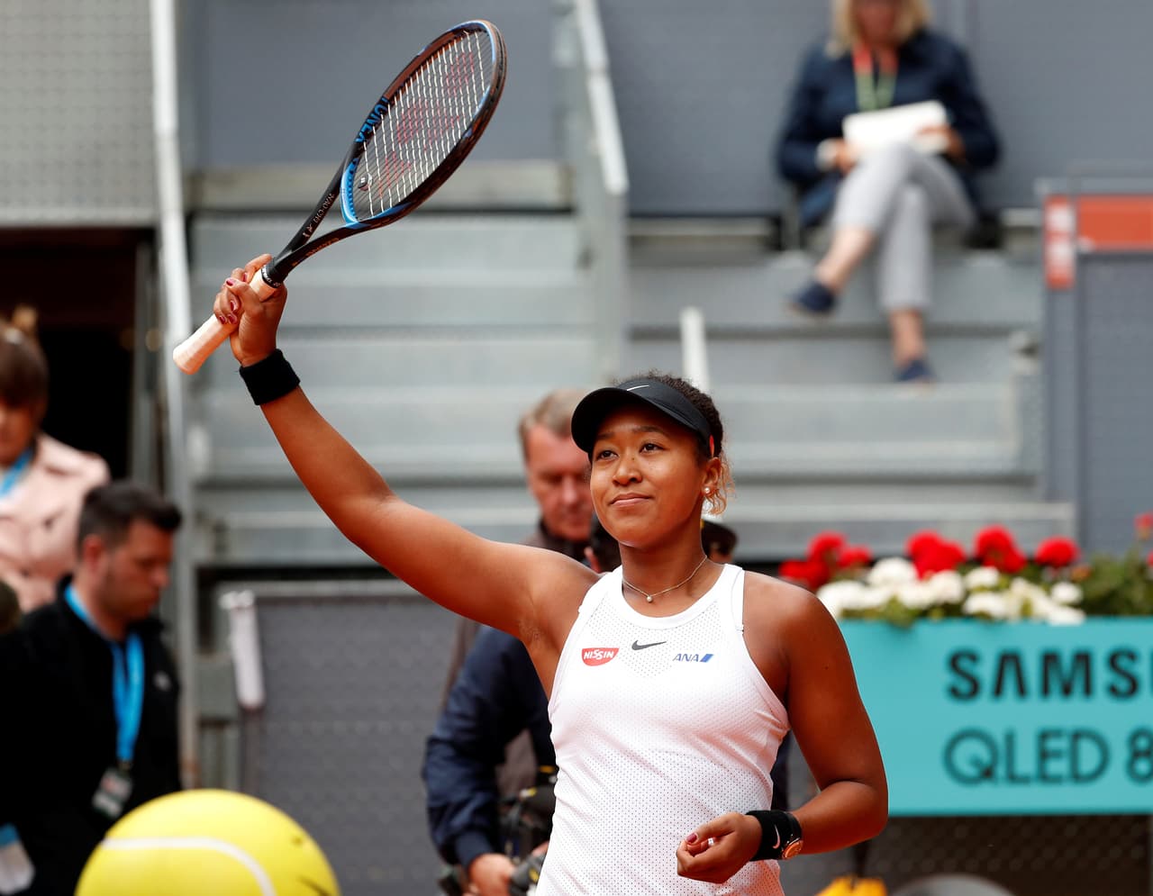 Osaka, que nunca antes había llegado tan lejos en el torneo madrileño que afronta por cuarta vez en su carrera, tardó una hora y 25 minutos en superar el segundo tramo del torneo.