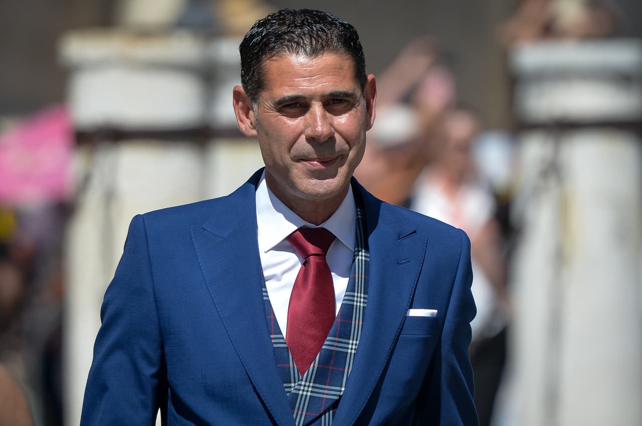 Fernando Hierro, candidato a la dirección deportiva de Chivas