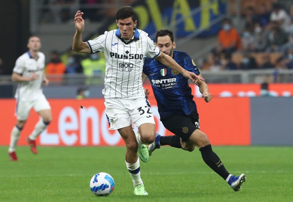 Inter de Milan y Atalanta empatan 2-2, Genoa y Hellas Verona empatan 3-3 y el Milan es el único que logra sumar tres putnos tras vencer 1-2 al Spezia.