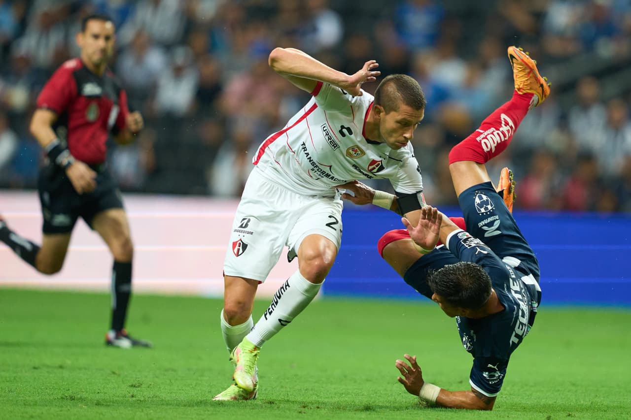 Rayados de Monterrey tuvo un partido muy gris y apenas pudo sacar un punto ante un Atlas que tampoco generó opciones pese a quedarse con un hombre más en gran parte del segundo tiempo.