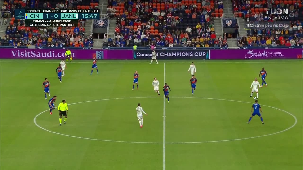 ¡GOL!  anota para Tigres. Nicolás Ibáñez