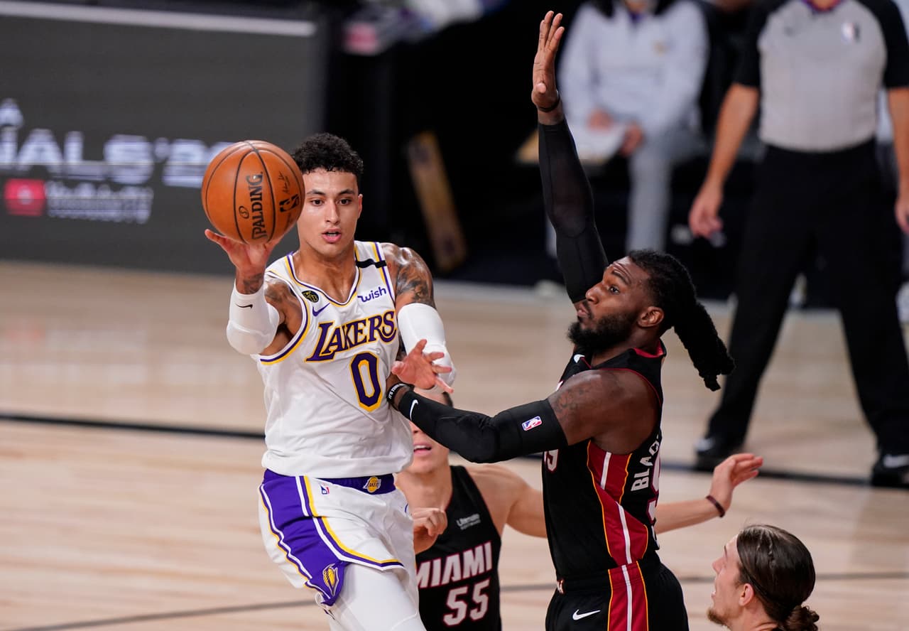 Miami Heat consigue la hazaña de vencer a los Lakers 104-115 sin dos jugadores titulares, Jimmy Butler sale inspirado, anota 40 puntos y consigue su primer triple doble en Finales de NBA.