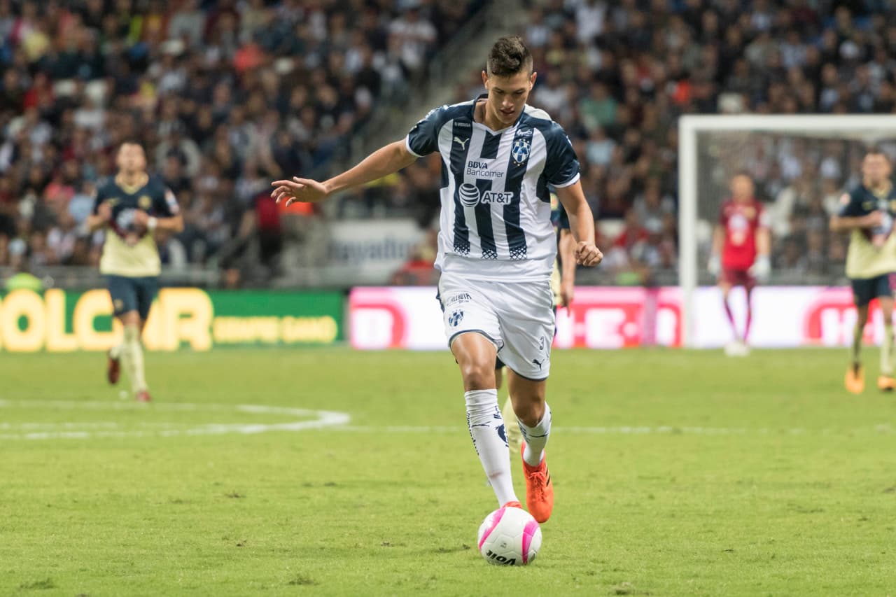 Pero es desde la defensa desde donde el técnico tiene el buen manejo de su equipo para su salida al ataque, por lo que no solo es una línea encargada de destruir juego del rival sino de armar el propio.