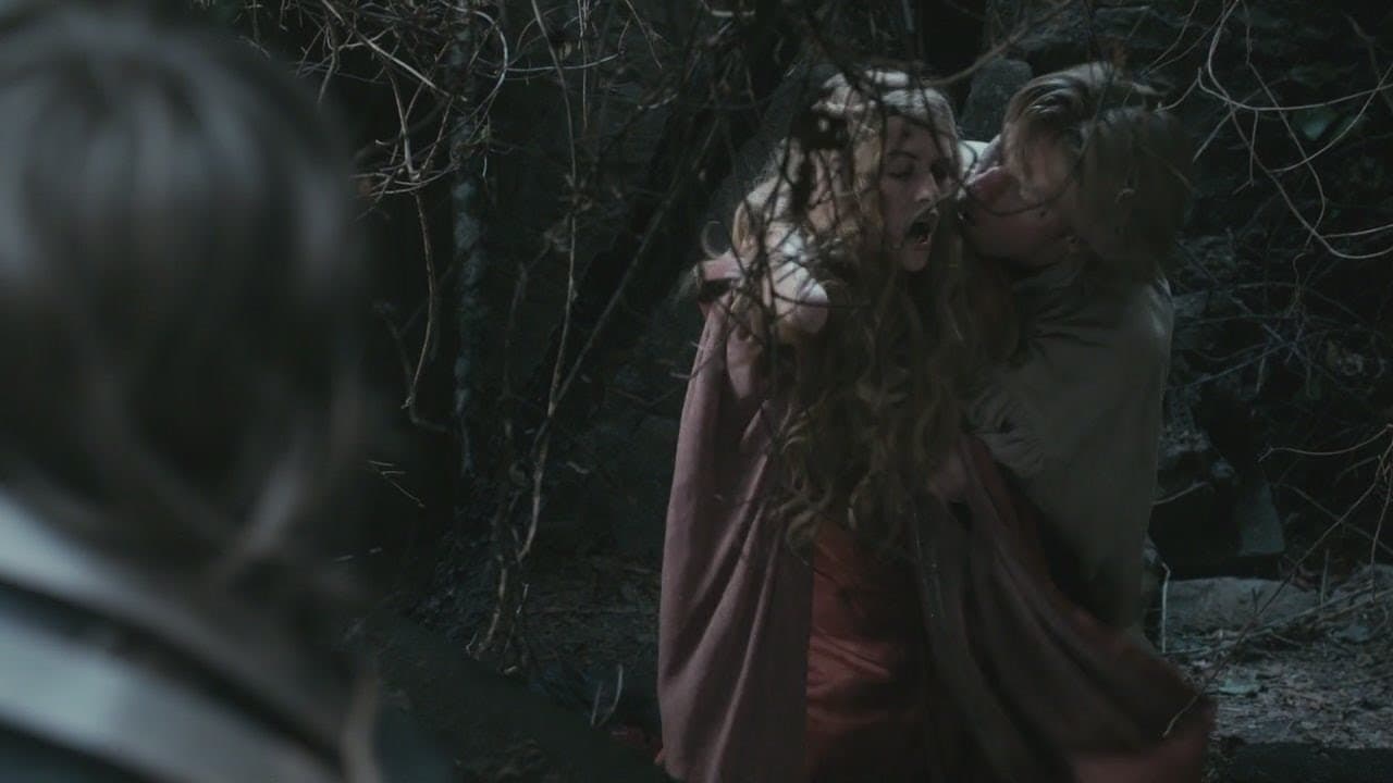 El pequeño Bran (al cual le gusta escalar muros) sube una torre y al asomarse a través de la ventana, descubre a los hermanos Lannister teniendo relaciones sexuales. Jamie lo cuestiona y al final lo avienta por amor a Cersei